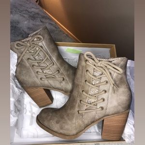 Tan colored Vintage 7 eight booties ‼️ Size 8.5 ‼️